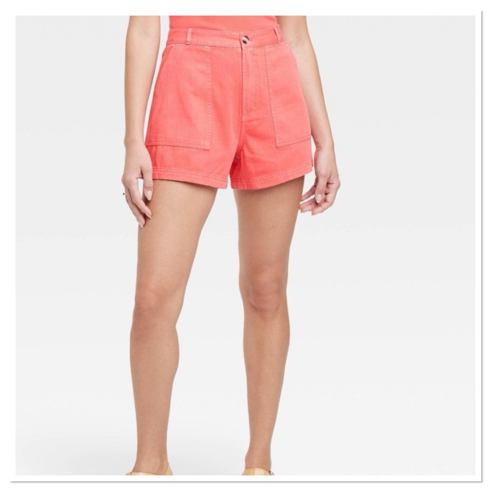 Women's High-Rise Utility Shorts - Universal
Thread Red